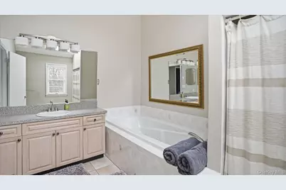 20 Stuart Court, Hampton Bays, NY 11946 - Photo 27