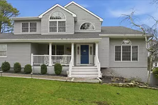 20 Stuart Ct, Hampton Bays, NY 11946 - Photo 3