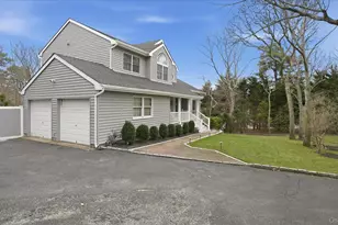 20 Stuart Ct, Hampton Bays, NY 11946 - Photo 3