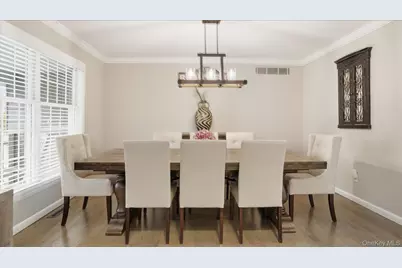 20 Stuart Court, Hampton Bays, NY 11946 - Photo 13
