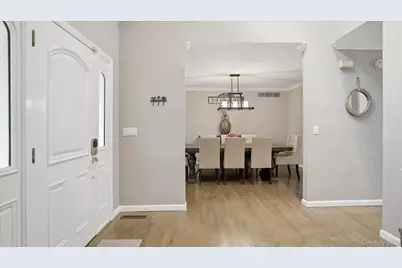 20 Stuart Court, Hampton Bays, NY 11946 - Photo 5