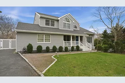 20 Stuart Court, Hampton Bays, NY 11946 - Photo 1