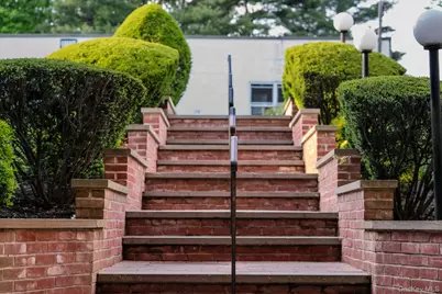17 Edwards St #2A, Roslyn Heights, NY 11577 - Photo 17