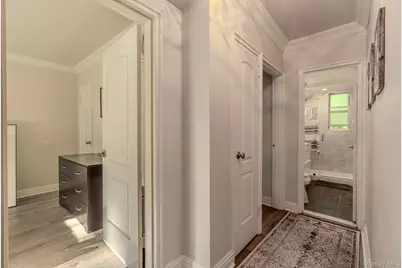 17 Edwards St #2A, Roslyn Heights, NY 11577 - Photo 9