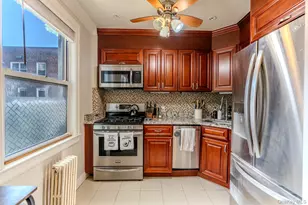 17 Edwards St, Roslyn Heights, NY 11577 - Photo 7