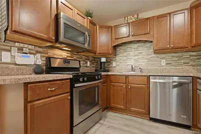 32 Weatherby Lane #32, Central Islip, NY 11722 - Photo 9