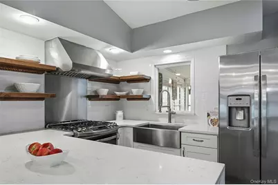 152 Collins Avenue, Williston Park, NY 11596 - Photo 3