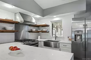 152 Collins Ave, Williston Park, NY 11596 - Photo 3