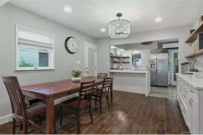152 Collins Avenue, Williston Park, NY 11596 - Photo 5