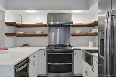 152 Collins Avenue, Williston Park, NY 11596 - Photo 7