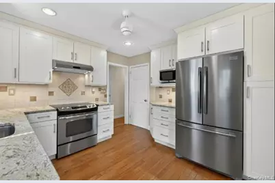372 N Hickory Street, Massapequa, NY 11758 - Photo 7
