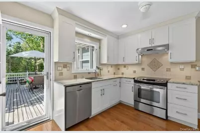 372 N Hickory Street, Massapequa, NY 11758 - Photo 9