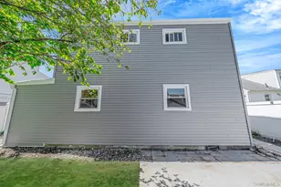 16 Hapsburg Pl, Hempstead, NY 11550 - Photo 7