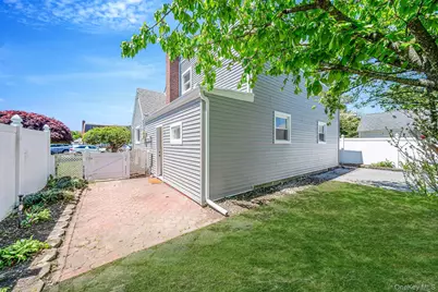 16 Hapsburg Place, Hempstead, NY 11550 - Photo 5