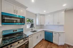 16 Hapsburg Pl, Hempstead, NY 11550 - Photo 23