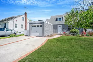 16 Hapsburg Pl, Hempstead, NY 11550 - Photo 3