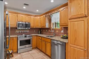 595 Greenfield S Ln, Southold, NY 11971 - Photo 5