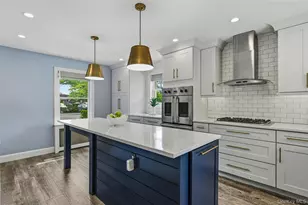 45 Locust Pl, Manhasset, NY 11030 - Photo 11