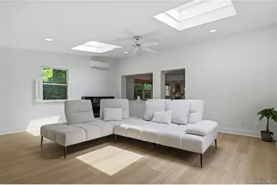 45 Locust Place, Manhasset, NY 11030 - Photo 17