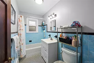 7 W Elm St, Islip, NY 11751 - Photo 9