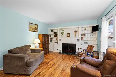7 W Elm Street, Islip, NY 11751 - Photo 7