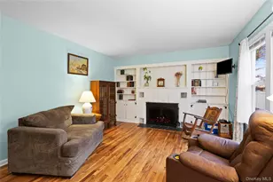 7 W Elm St, Islip, NY 11751 - Photo 7