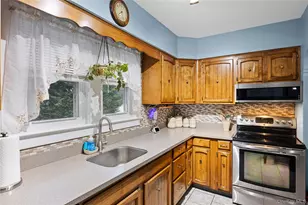 7 W Elm St, Islip, NY 11751 - Photo 3