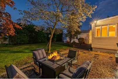 7 W Elm Street, Islip, NY 11751 - Photo 25