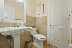 31 Cornwall Ln, Sands Point, NY 11050 - Photo 23