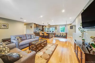 6 Cherrywood Drive, East Northport, NY 11731 - Photo 5