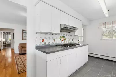 425 Briarwood Lane, Cutchogue, NY 11935 - Photo 11