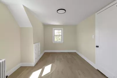 241 Phyllis Drive, Lindenhurst, NY 11757 - Photo 19