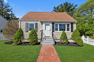 241 Phyllis Dr, Lindenhurst, NY 11757 - Photo 3