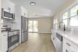 241 Phyllis Dr, Lindenhurst, NY 11757 - Photo 9