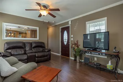 3 North Mountainview Mhp, Stony Point, NY 10980 - Photo 3