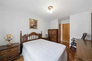 61-10 76th St, Middle Village, NY 11379 - Photo 11