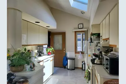 5 Columbia Road, Hicksville, NY 11801 - Photo 9