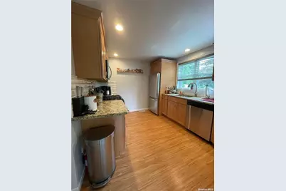 39 Laurel, Patchogue, NY 11772 - Photo 5