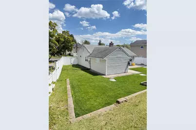 16 Greenway Circle, Syosset, NY 11791 - Photo 19