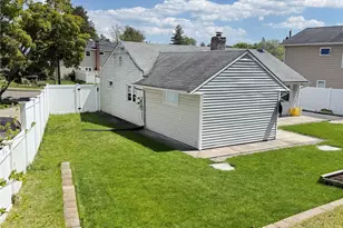 16 Greenway Circle, Syosset, NY 11791 - Photo 19