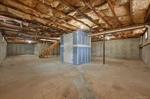 28 Gabon Ln, Coram, NY 11727 - Photo 31