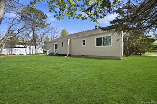 28 Gabon Ln, Coram, NY 11727 - Photo 37