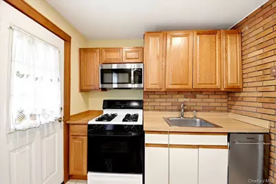 1432 Hobart Avenue, Bronx, NY 10461 - Photo 11