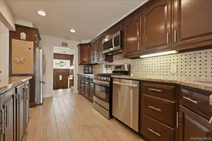 244 Mercury St, East Meadow, NY 11554 - Photo 21