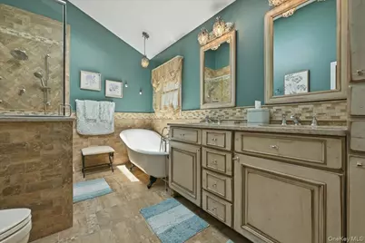 244 Mercury Street, East Meadow, NY 11554 - Photo 35