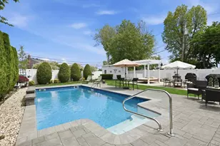 244 Mercury St, East Meadow, NY 11554 - Photo 47