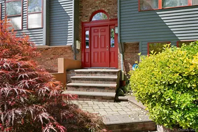 284 Schenck Avenue, Great Neck, NY 11021 - Photo 3