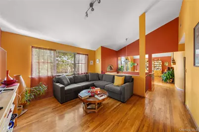 284 Schenck Avenue, Great Neck, NY 11021 - Photo 7