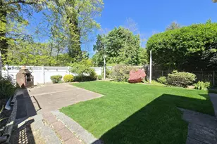 597 Woodland Dr, West Hempstead, NY 11550 - Photo 3