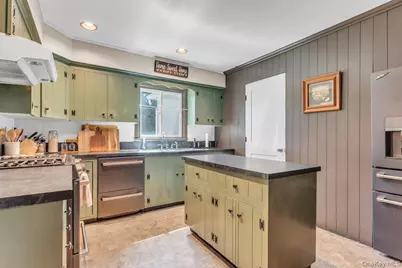 431 Cherry Avenue, West Sayville, NY 11796 - Photo 9